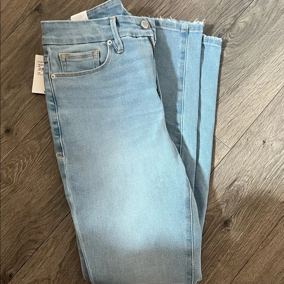 Good American Light Blue Skinny Jeans - Picture 5 of 5